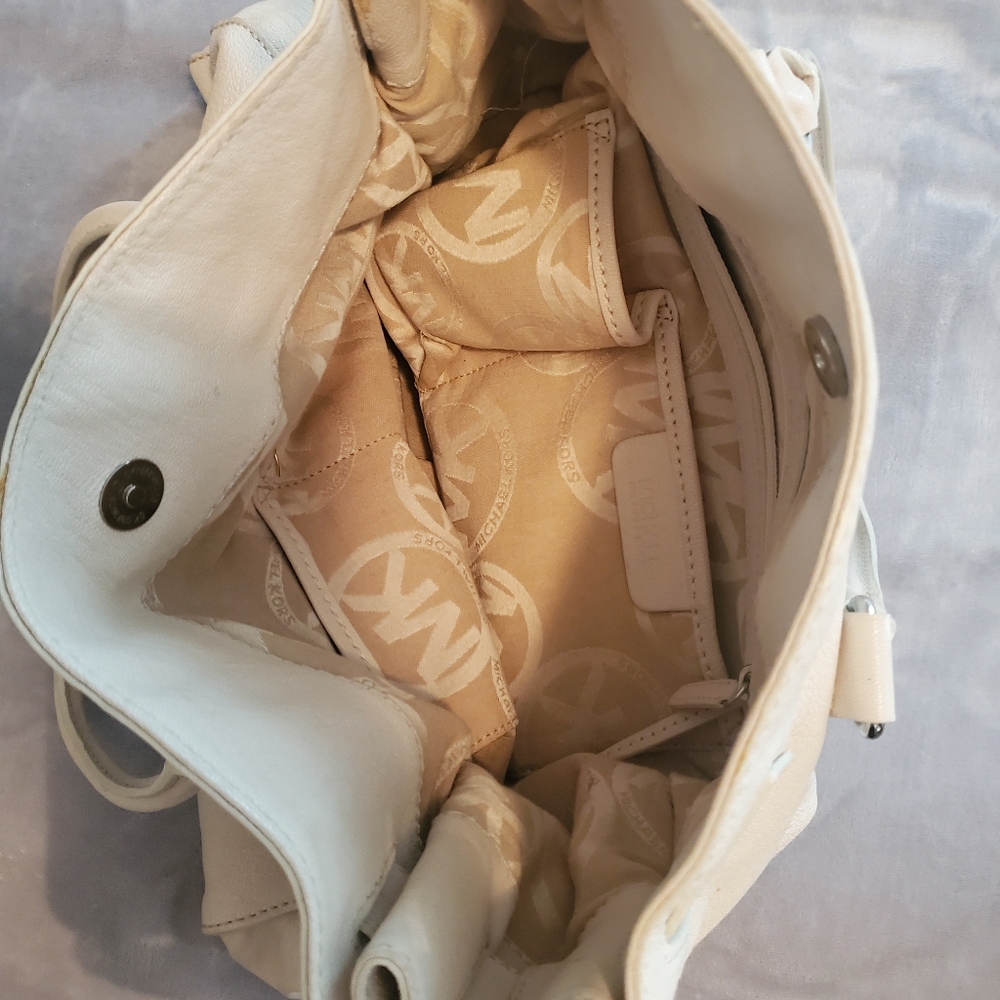 Michael Kors Cream purse - Picture 5 of 5